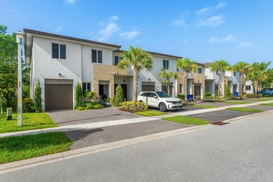 Gorgeous, modern 4 bd/ 3.5 bath end unit townhome in the heart - photo 2