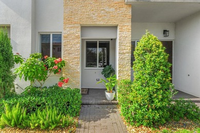 Gorgeous, modern 4 bd/ 3.5 bath end unit townhome in the heart - photo 3
