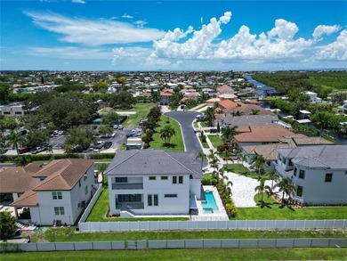 Come and experience the epitome of Apollo Beach living within - photo 5