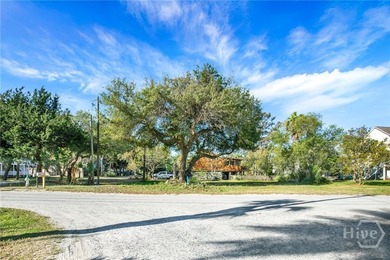 Tucked away on a peaceful corner of Solomon Ave and Carpenter - photo 3