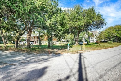 Tucked away on a peaceful corner of Solomon Ave and Carpenter - photo 4