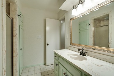 Tucked on a corner lot in Midwestern Park, this 4-bed, 3-bath - photo 27