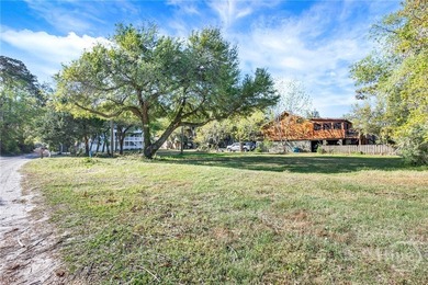 Tucked away on a peaceful corner of Solomon Ave and Carpenter - photo 8