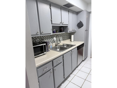 This gem is located close to popular downtown Clematis St - photo 29