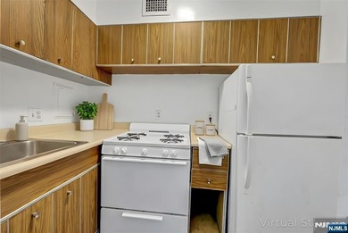 Welcome to Horizon House residence 6 Horizon Road #306 Fort Lee