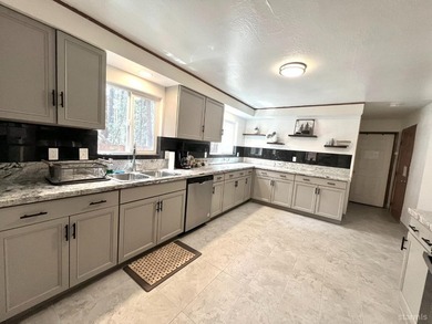 Centrally located in one of South Lake Tahoe's most convenient - photo 2