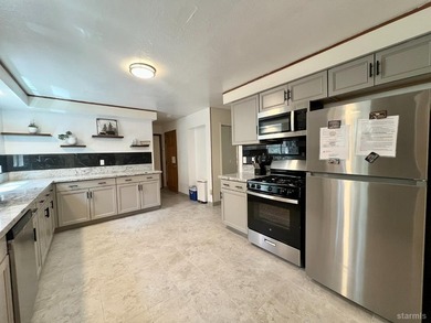 Centrally located in one of South Lake Tahoe's most convenient - photo 4