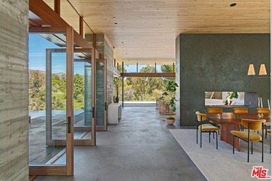 A new contemporary, this Point Dume residence designed by - photo 5