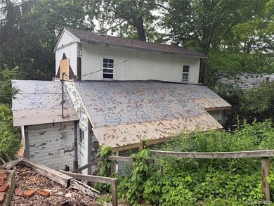 MOTIVATED SELLER, INVESTOR SPECIAL! Situated on nearly one-half - photo 1