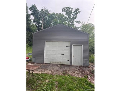 MOTIVATED SELLER, INVESTOR SPECIAL! Situated on nearly one-half - photo 2