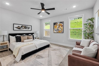 Soaring vaulted ceilings with wood beams, gas log fireplace & - photo 17