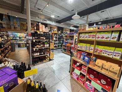 This strategically located grocery store presents an outstanding - photo 5