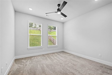 Soaring vaulted ceilings with wood beams, gas log fireplace & - photo 27