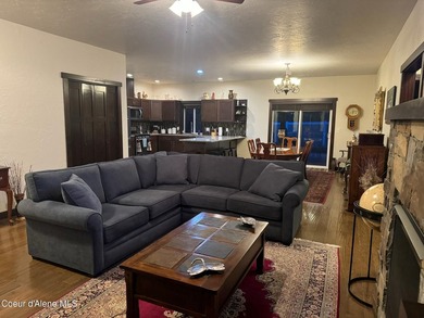 Exceptional location, custom home with an open design, mountain - photo 11