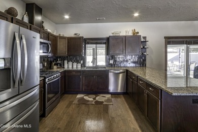 Exceptional location, custom home with an open design, mountain - photo 12