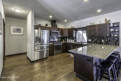 Exceptional location, custom home with an open design, mountain - photo 13