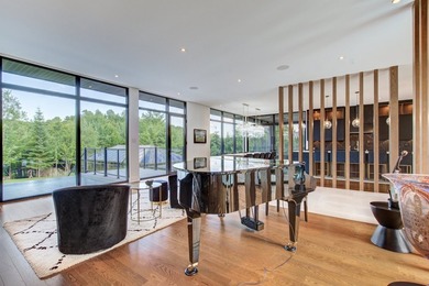 Refined architecture, dramatic living spaces, integrated - photo 17