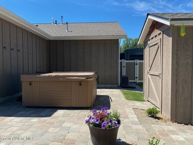 Exceptional location, custom home with an open design, mountain - photo 18