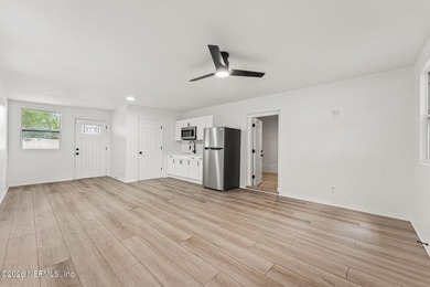 Welcome to this beautifully renovated 3-bedroom, 2-bath pool - photo 22