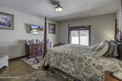 Exceptional location, custom home with an open design, mountain - photo 23