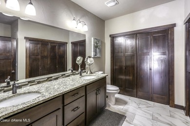 Exceptional location, custom home with an open design, mountain - photo 25