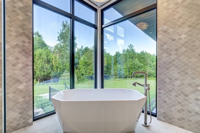Refined architecture, dramatic living spaces, integrated - photo 25