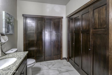 Exceptional location, custom home with an open design, mountain - photo 27