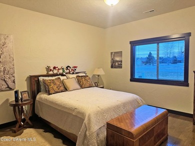 Exceptional location, custom home with an open design, mountain - photo 29