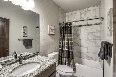 Exceptional location, custom home with an open design, mountain - photo 31