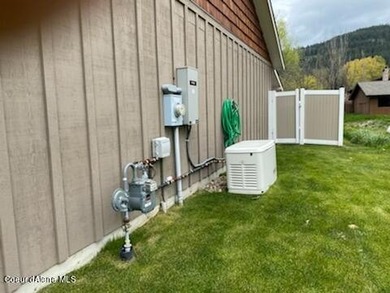 Exceptional location, custom home with an open design, mountain - photo 40