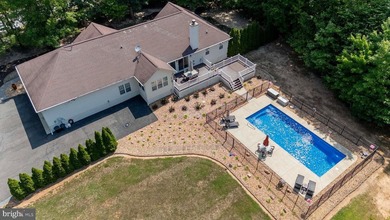Welcome to your private Lake Anna retreat! Situated on 3.28 - photo 3