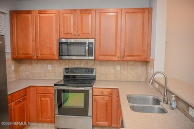 Welcome to this stunning 3-bedroom, 2.5-bathroom townhome where - photo 6