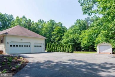 Welcome to your private Lake Anna retreat! Situated on 3.28 - photo 10