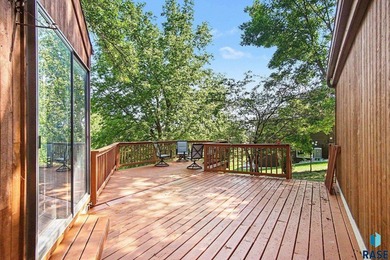 Escape to a private wooded reserve! Imagine a beautiful home - photo 11