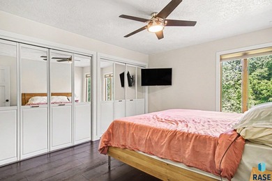Escape to a private wooded reserve! Imagine a beautiful home - photo 12