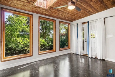 Escape to a private wooded reserve! Imagine a beautiful home - photo 19