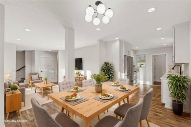 Professionally renovated, perfectly located in the heart of Lake - photo 1