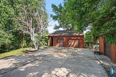 Escape to a private wooded reserve! Imagine a beautiful home - photo 22