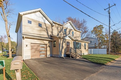 Professionally renovated, perfectly located in the heart of Lake - photo 2