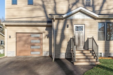 Professionally renovated, perfectly located in the heart of Lake - photo 4