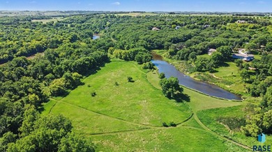 Escape to a private wooded reserve! Imagine a beautiful home - photo 25