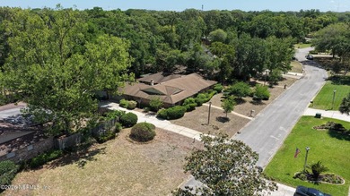 This spacious single-family home offers great bones and plenty - photo 6