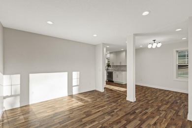 Professionally renovated, perfectly located in the heart of Lake - photo 8
