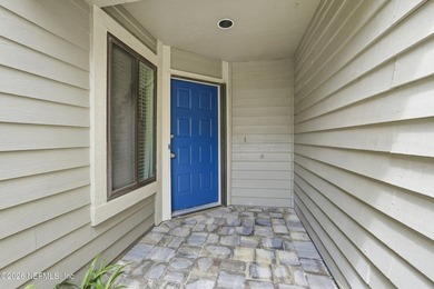 Beautifully updated townhome in Turtleback Crossing, located - photo 5