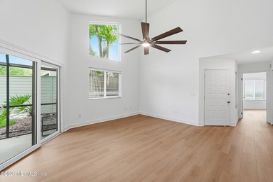 Beautifully updated townhome in Turtleback Crossing, located - photo 7