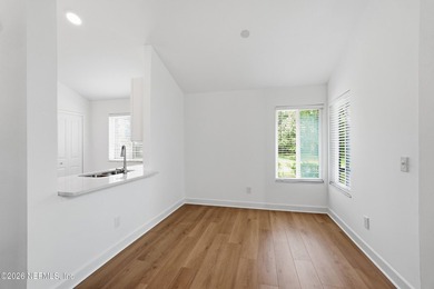 Beautifully updated townhome in Turtleback Crossing, located - photo 9