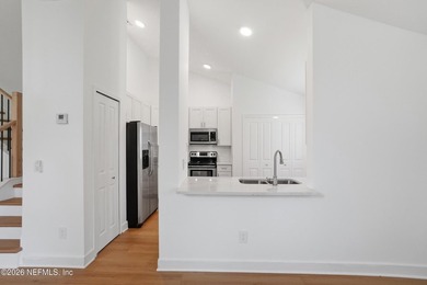 Beautifully updated townhome in Turtleback Crossing, located - photo 10