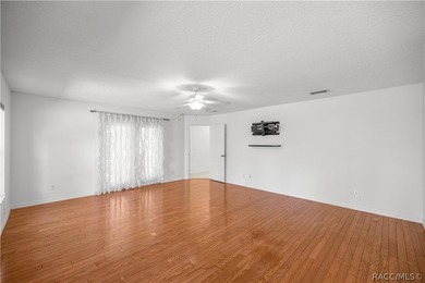 Beautiful 3 bedroom, 2.5 bath home located in the historic town - photo 11