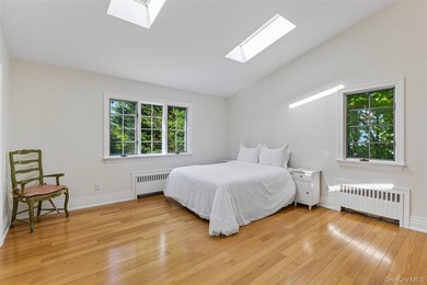 Welcome to 111 Palmyra Ave, a stunning 4/5-bedroom residence set - photo 15