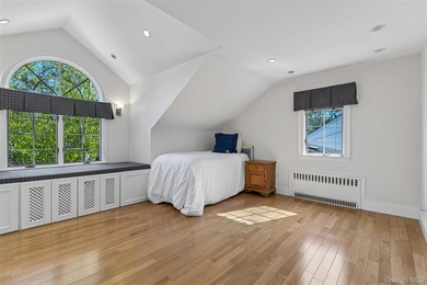 Welcome to 111 Palmyra Ave, a stunning 4/5-bedroom residence set - photo 19
